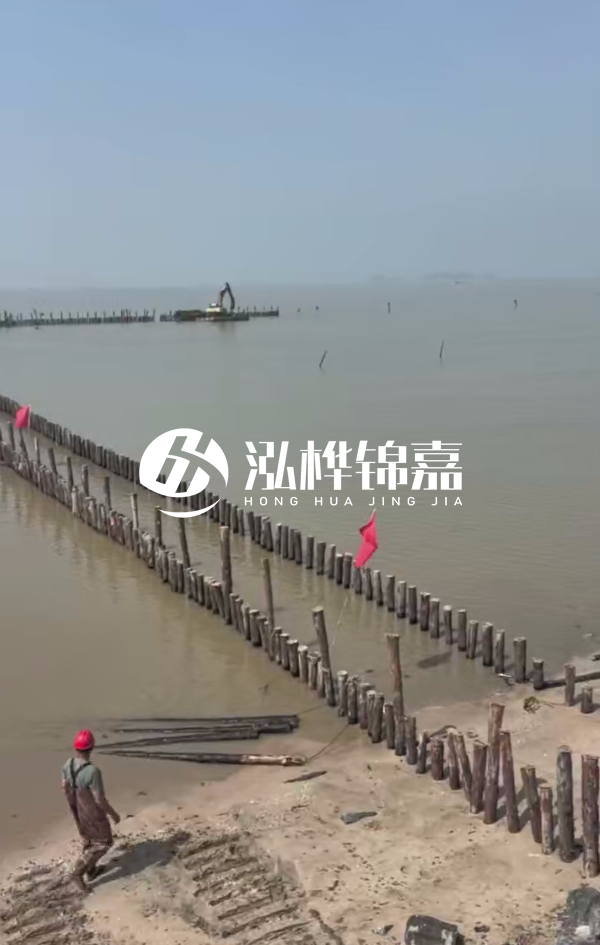 江蘇打松木樁專業施工隊-打圓木樁多少錢一米合適?