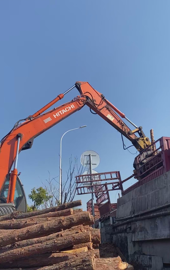 上海打松木樁專業施工-防洪松木樁施工重要性?